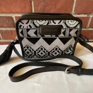 •Isabella Fiore Leather Suede Black And White Tribal Print Zip Crossbody NWT